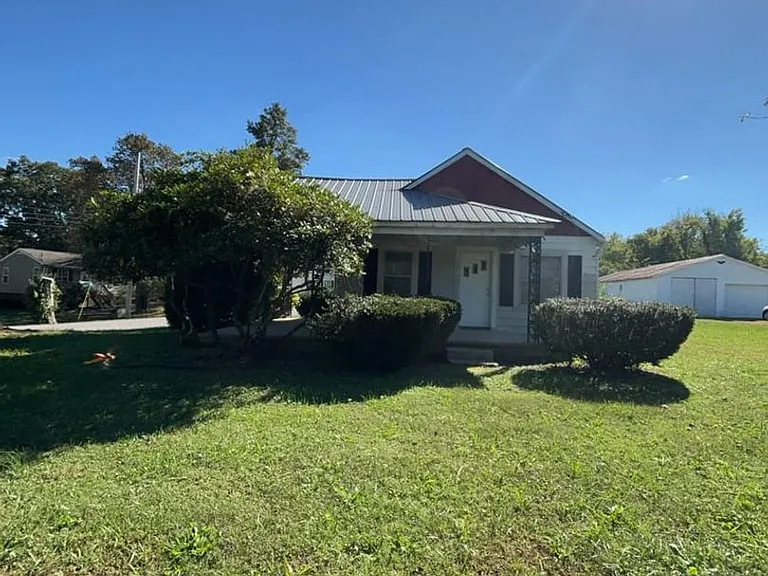 312 Higginbotham Rd — Photo 1