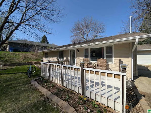 802 Riverview Dr, Sioux Rapids, IA 50585