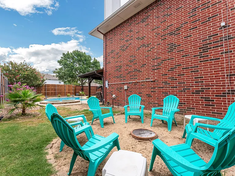 821 Cornell Ln — Photo 18
