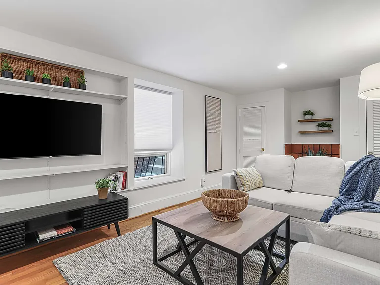 1732 Willard St NW #B — Photo 8