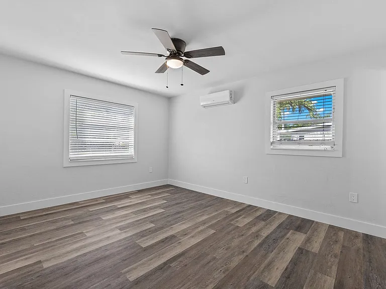 1561 Maravilla Ave — Photo 18