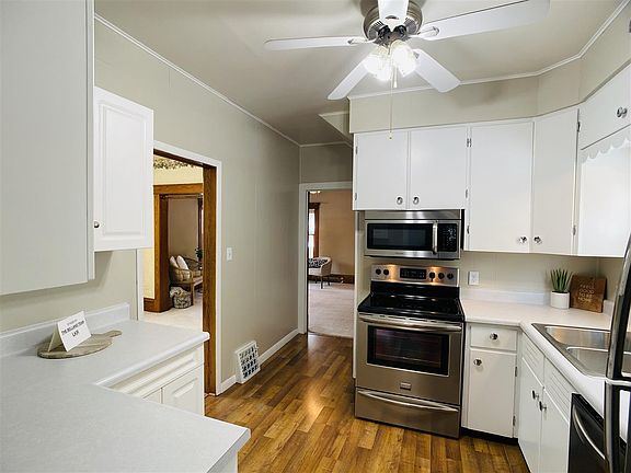 4th image of 506 W State St