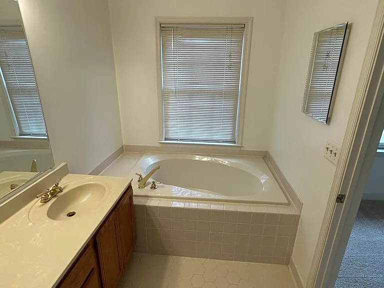 3945 Valley Ridge Dr — Photo 11