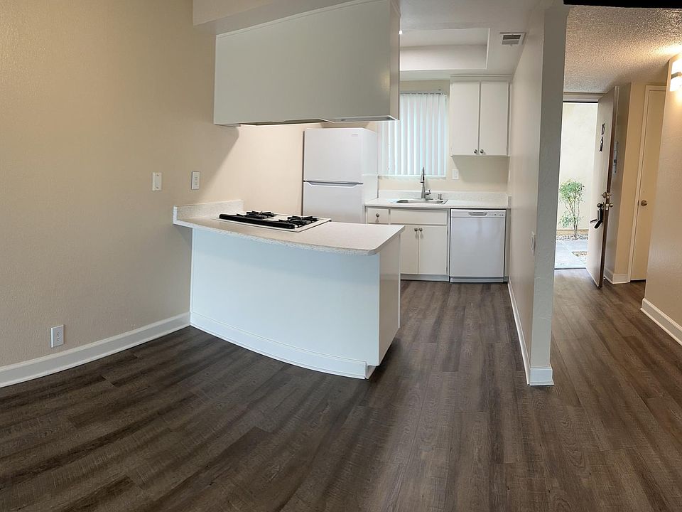 1st image of 4629 Marconi Ave #101