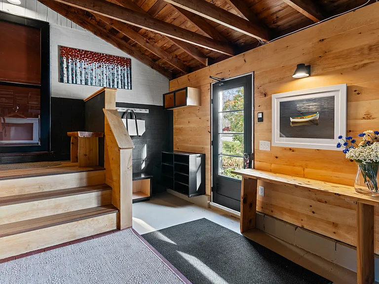 339 W Elm St — Photo 27