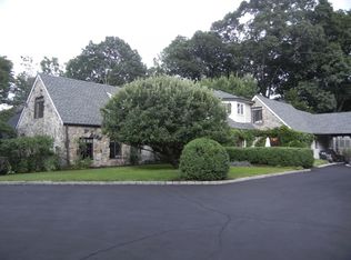 229 E Hunting Ridge Rd, Stamford, CT 06903