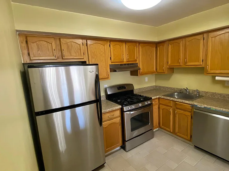 108 Lowell Ct — Photo 11