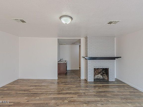 4th image of 197 S Glenwood St #A