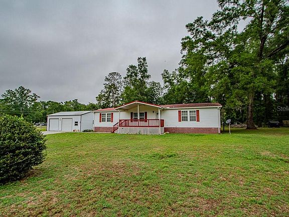 2nd image of 141 SE MAID MARION LANE