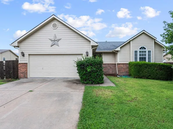 345 S Pitchers Ct, Andover, KS 67002