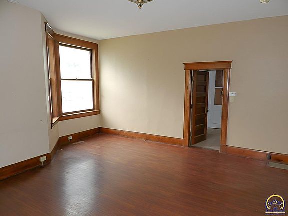 5th image of 415 W Walnut St