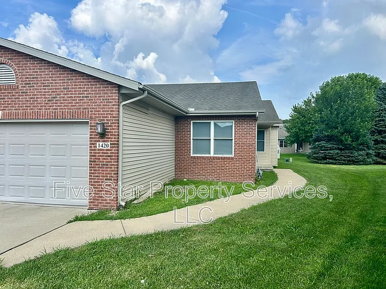 1420 School House Ln — Photo 1