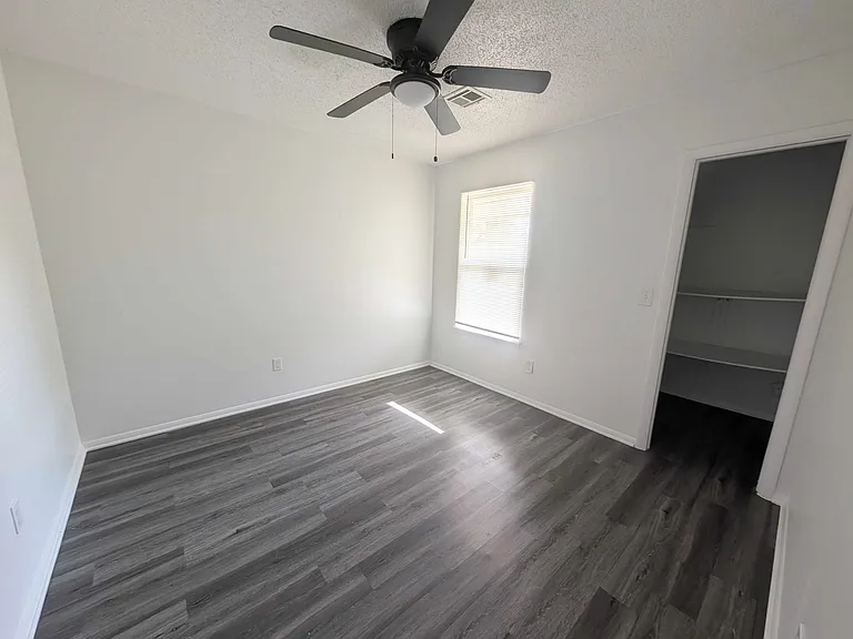 407 Lotus Ave — Photo 10