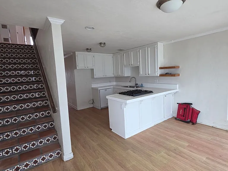 650 Ocean Ln — Photo 4