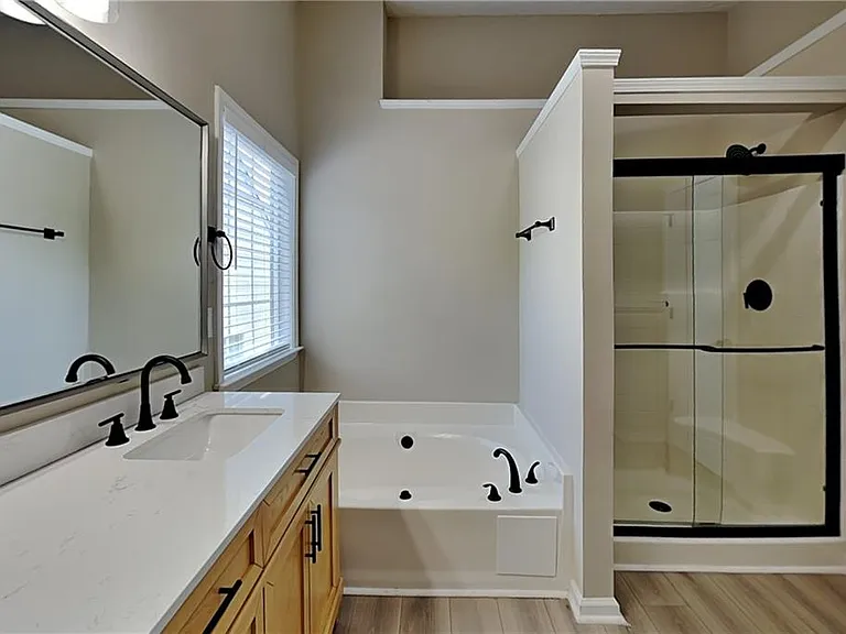 1045 Winthrope Chase Dr — Photo 8