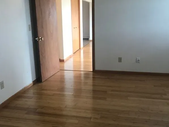 210 3rd St NE, 210 3rd St NE APT 4, Mandan, ND 58554