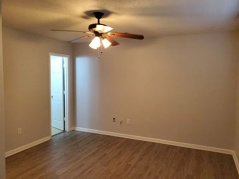 104 Holcomb St — Photo 11