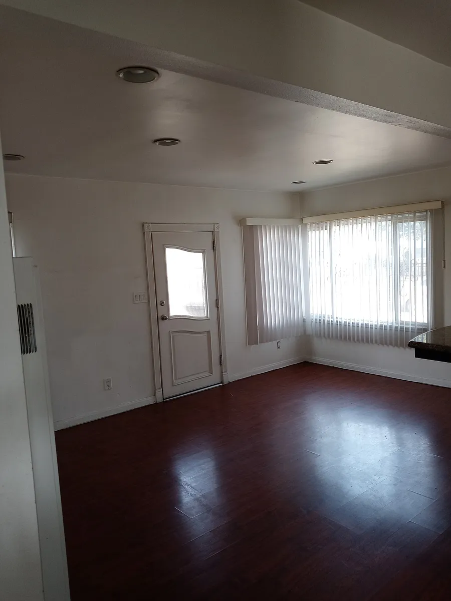 Building Photo - 237 S Matthisen Ave #237