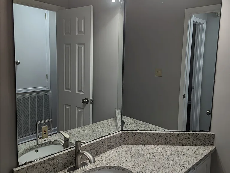 191 S Burbank Dr — Photo 8