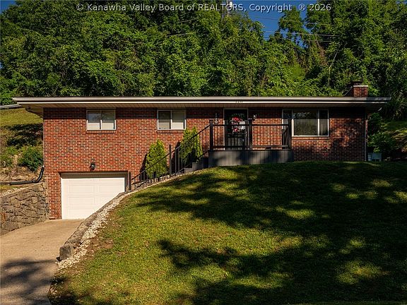 3rd image of 2211 Larwood Dr