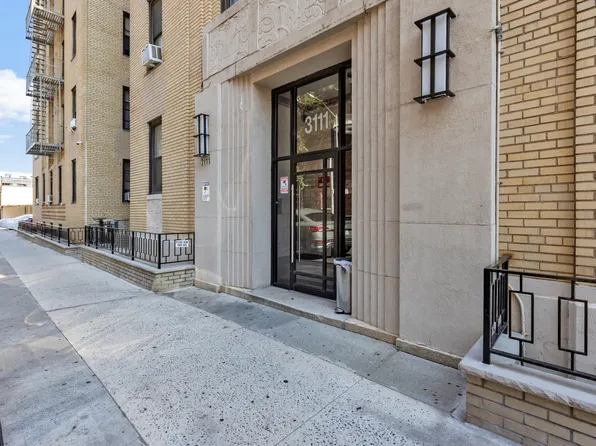 3111 Brighton 1st Place image 17 of 21