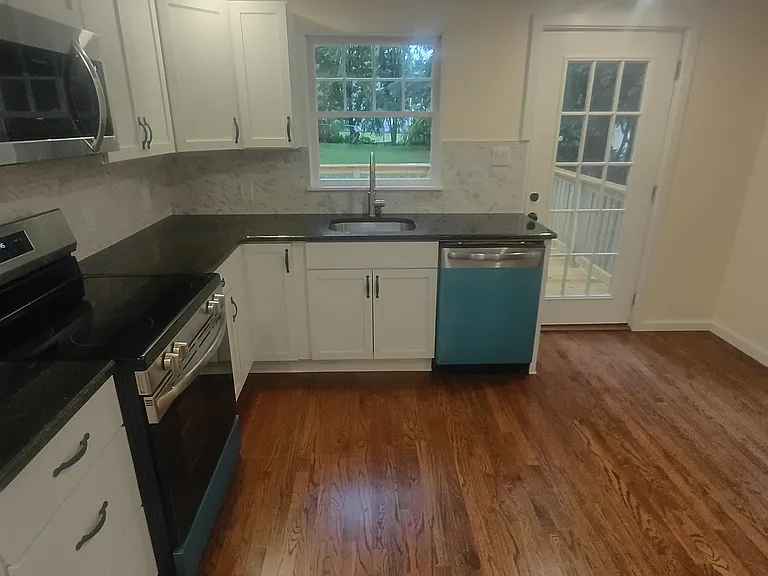 320 Hoffman Ave — Photo 5