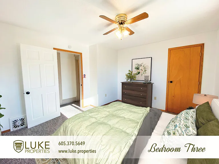 1405 E 8th St — Photo 16