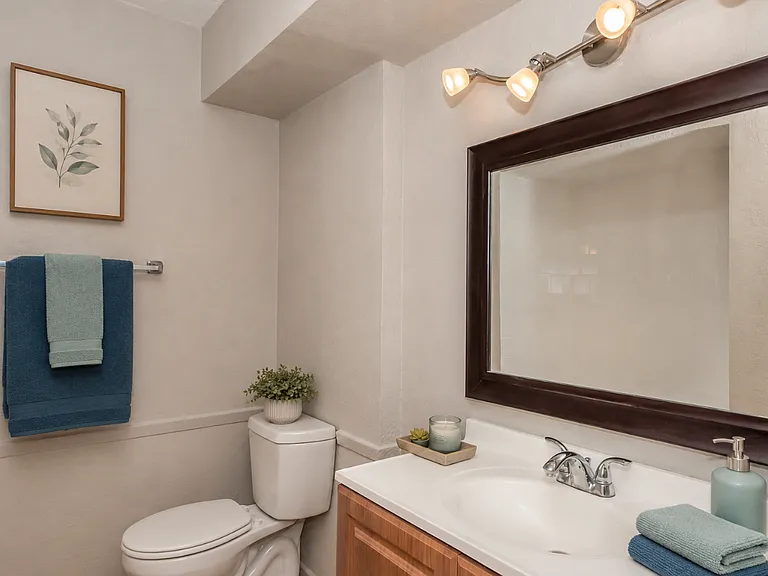 Esperanza Apartments — Photo 10