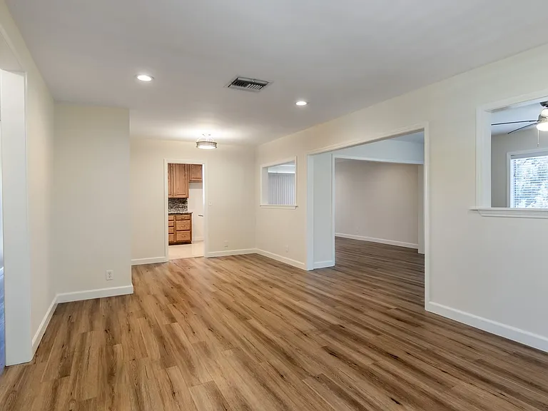 22436 Avenue San Luis — Photo 5
