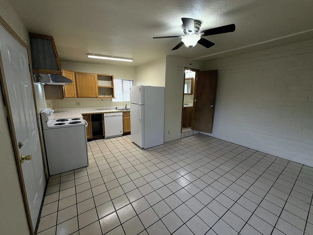 Building Photo - 4443 S 4th Avenue 202 E