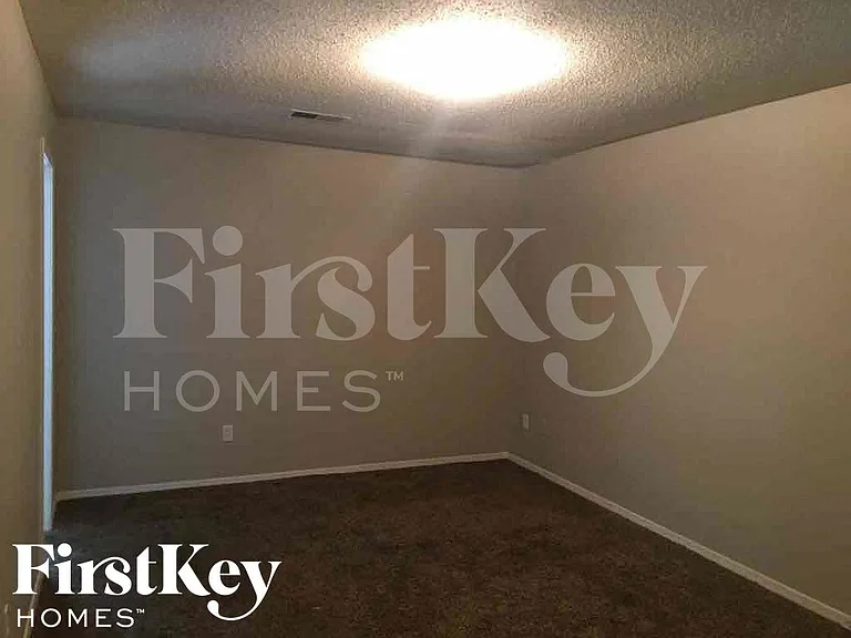 5749 Jardin Pl — Photo 12
