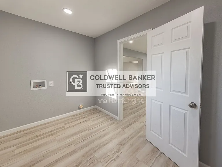 5409 Avenue D — Photo 8