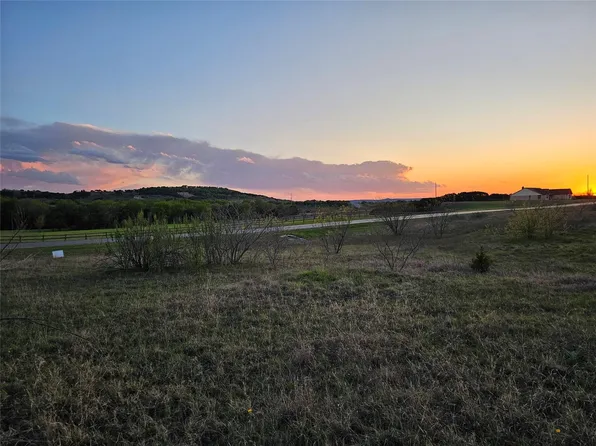 407 Pk Hills Blvd, Graford, TX 76449
