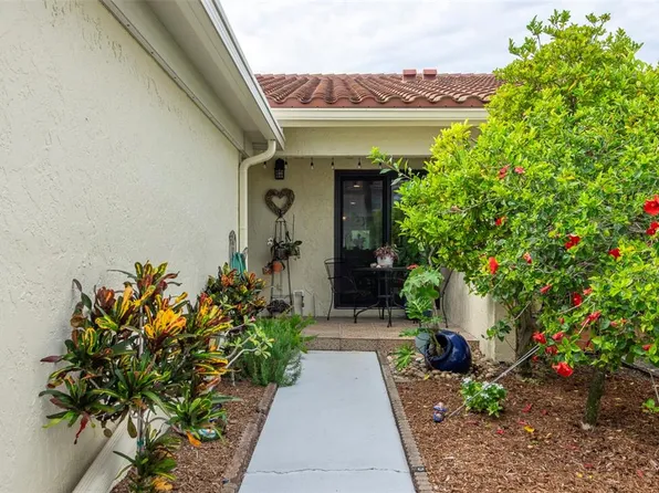 10152 Regal Dr, Largo, FL 33774