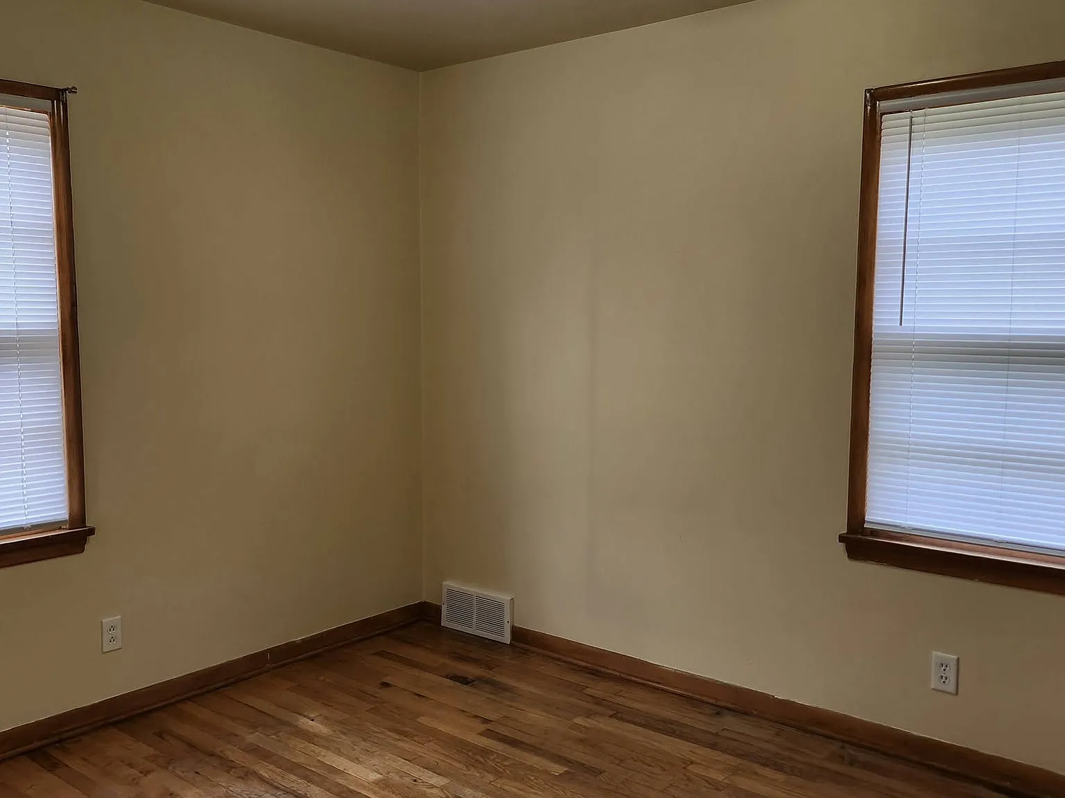 3 bed, $1,400 — Photo 4