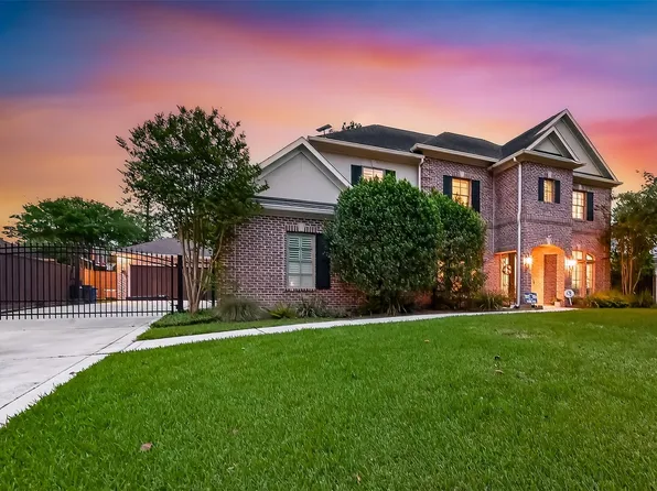 738 E Creekside Dr, Houston, TX 77024