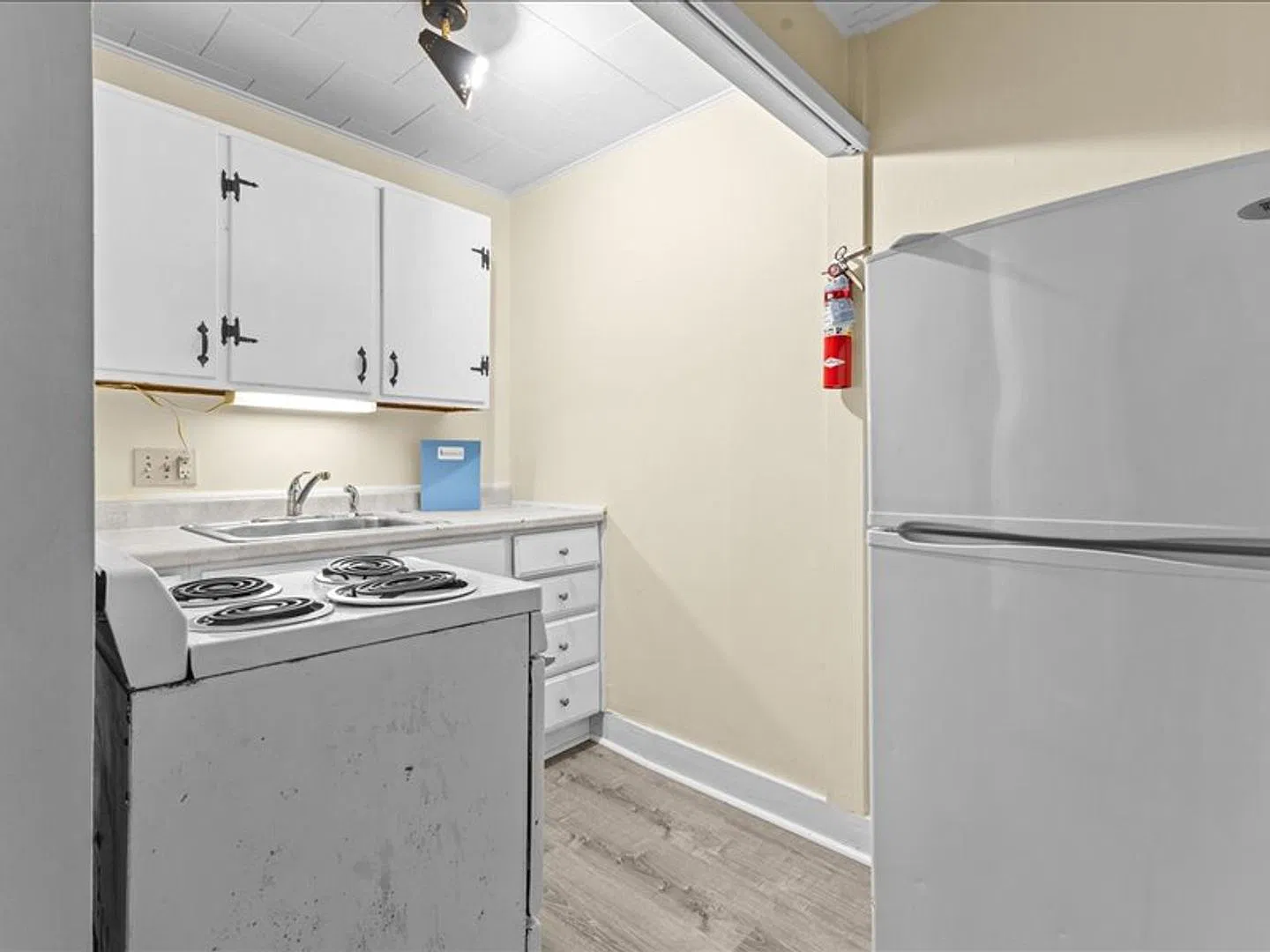 188 CLIFF — Photo 2