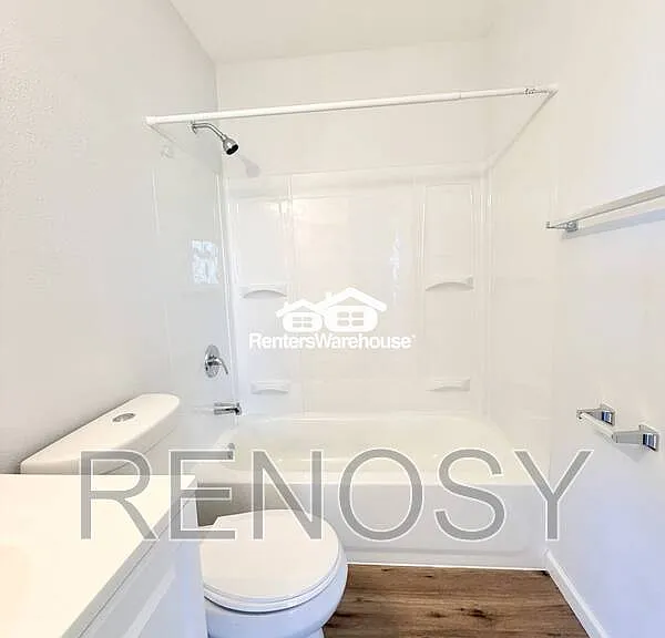 211 S Green St #1 — Photo 6