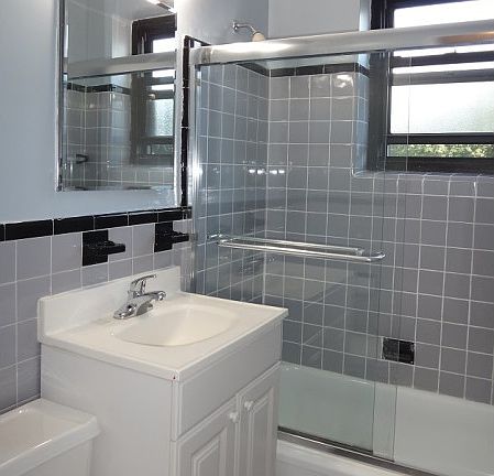 Harbor House- Standard Bathroom