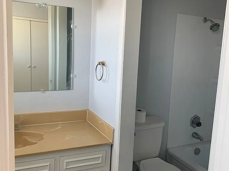 984 E Schirra Dr — Photo 16