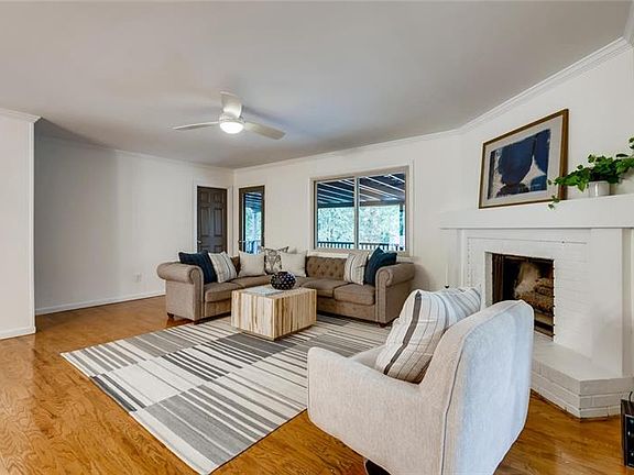 2nd image of 3916 Greenforest Ln