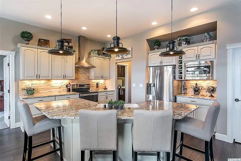 1st image of 1682 S Honeysuckle St
