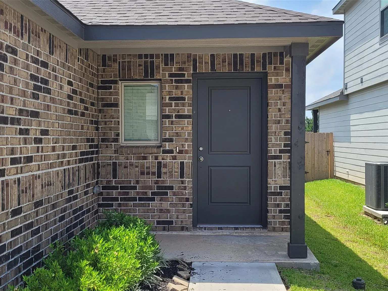3 bed, 2.0 bath, 1362 sqft, $1,795 — Photo 4