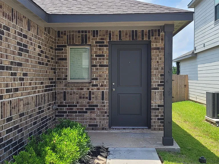 526 Dalloway St — Photo 4