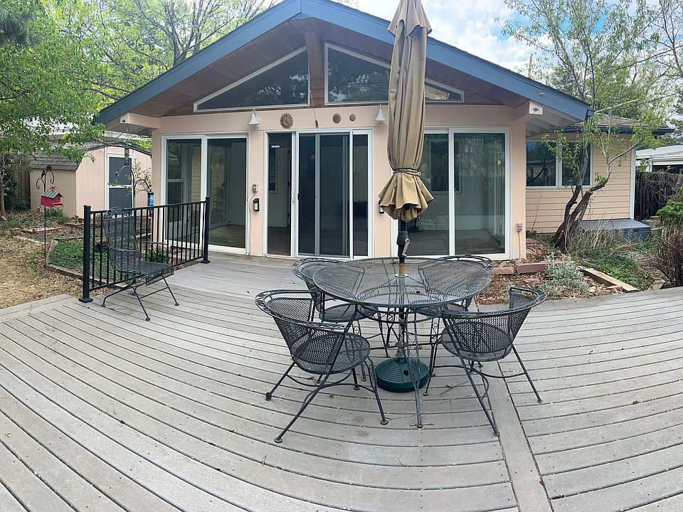 Large deck in private, fenced in back yard.