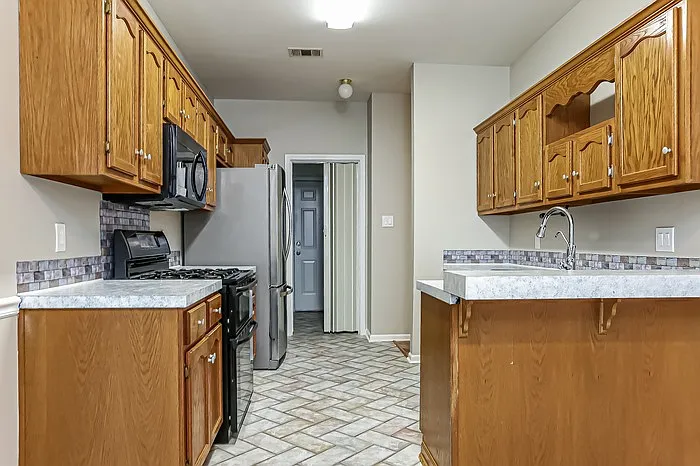 2318 Redwood Dr — Photo 3