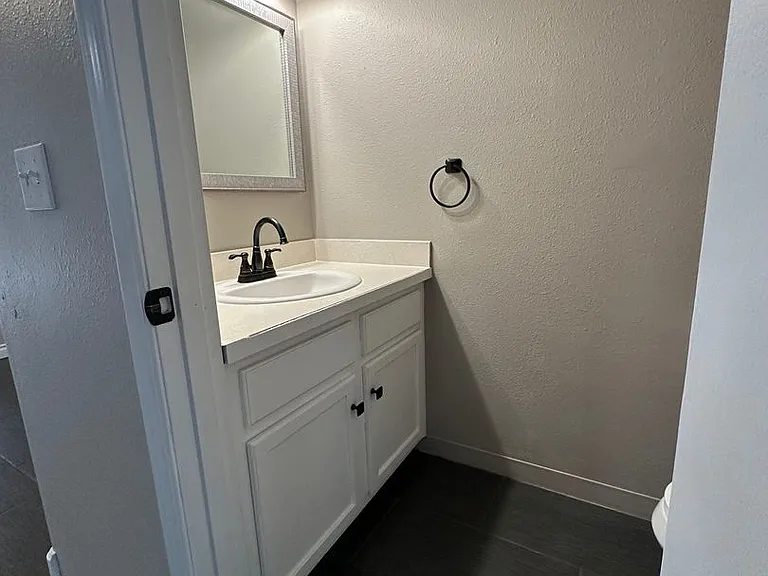 3327 Rockingham Ct NE — Photo 10