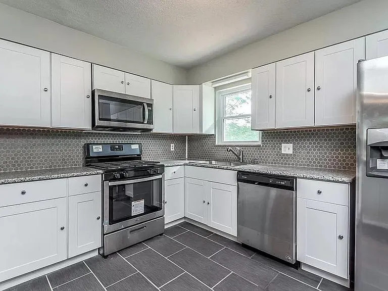 405 E Kings Gate Rd — Photo 6