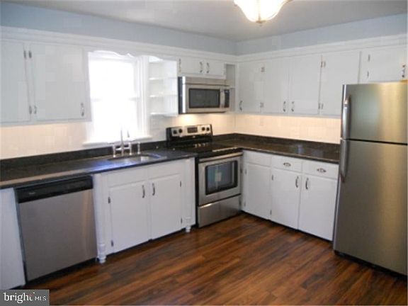 3rd image of 3714 Louanna Ave