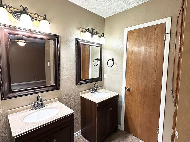 4605 Crenshaw Dr — Photo 12